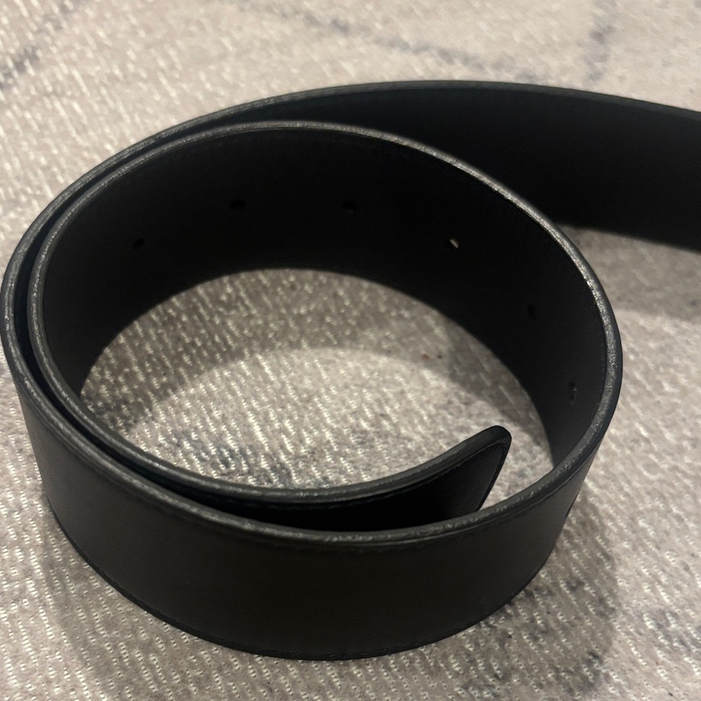 Gucci Black Belt with Gold GG Emblem - Picture 4 of 7